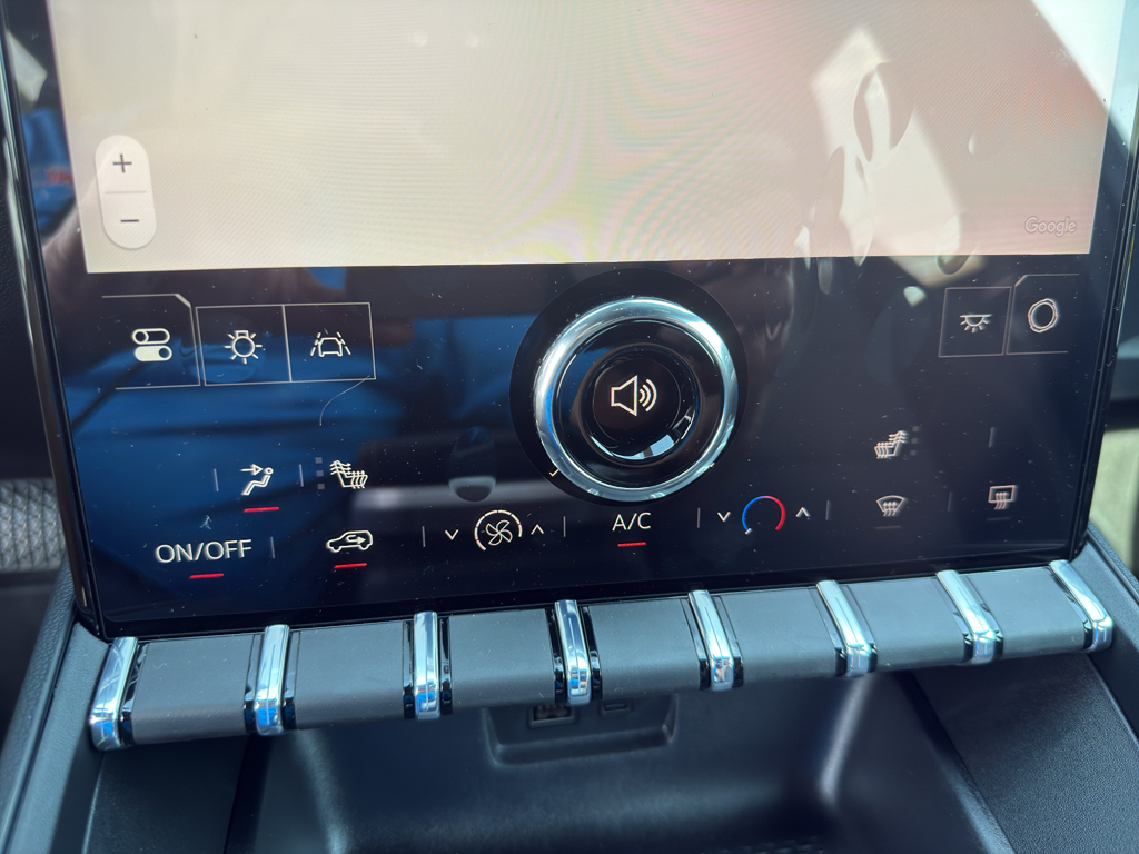 Vehicle image 21 of 23