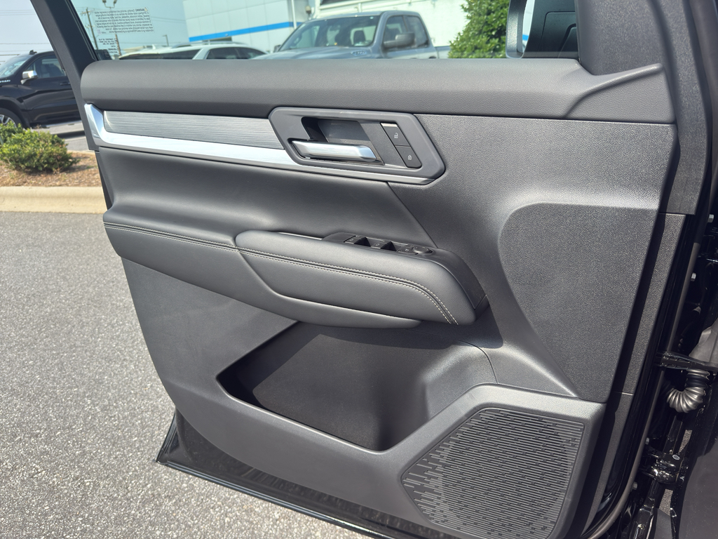 Vehicle image 18 of 23