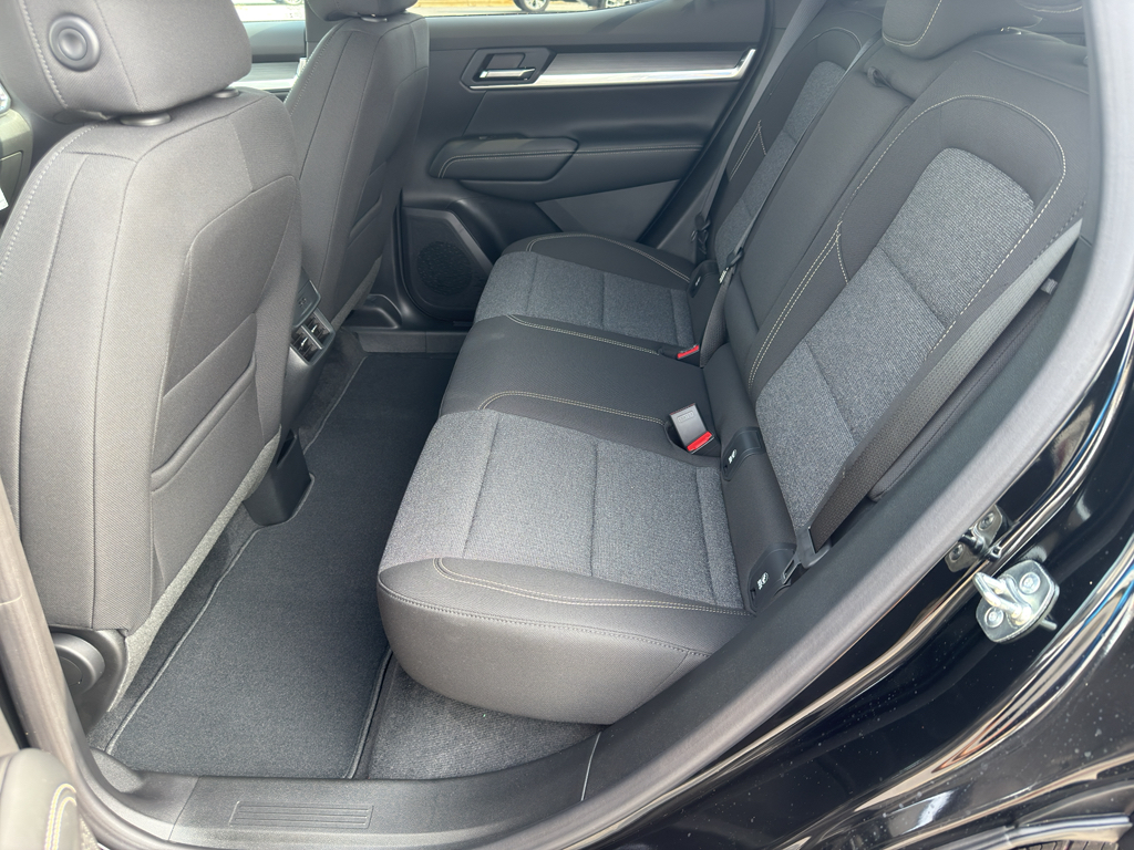 Vehicle image 11 of 23