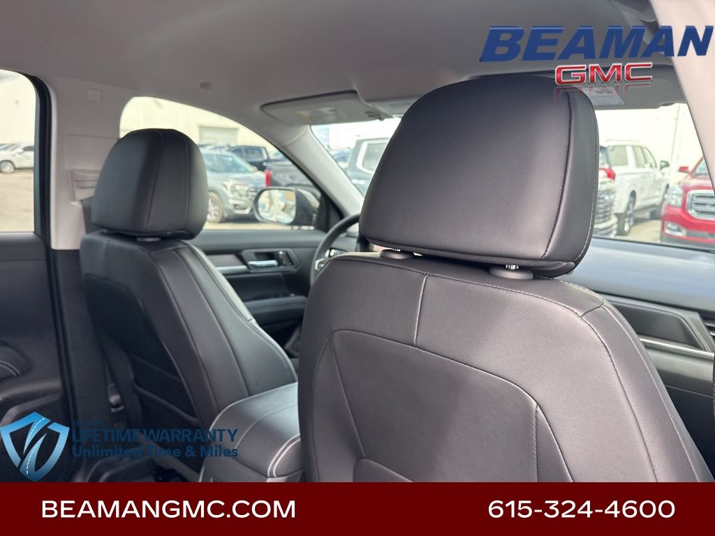 Vehicle image 27 of 33