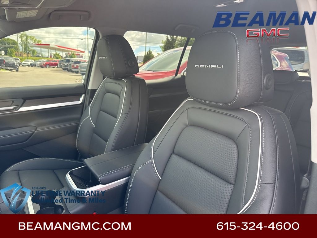 Vehicle image 21 of 33