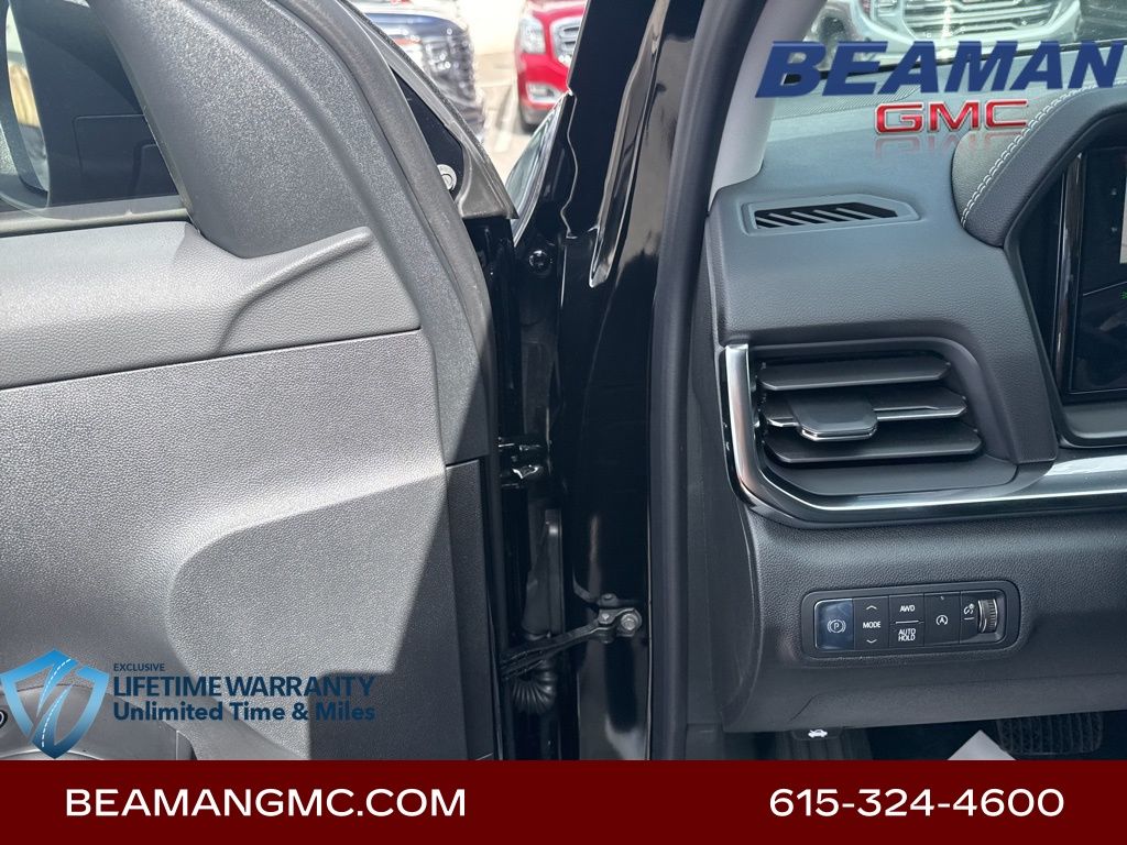 Vehicle image 14 of 33