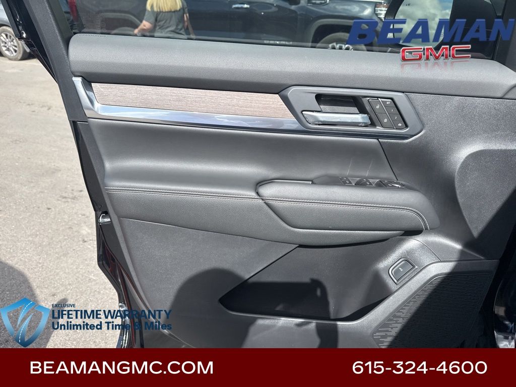 Vehicle image 12 of 33