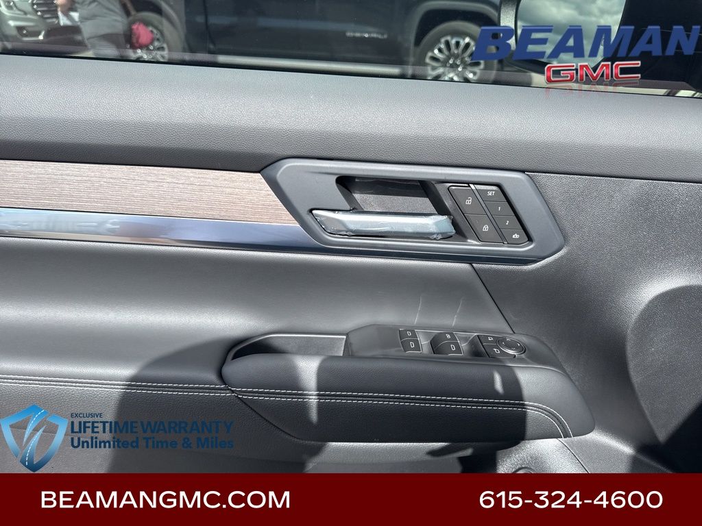 Vehicle image 13 of 33