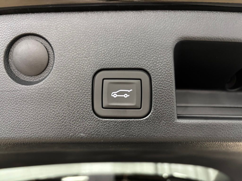 Vehicle image 13 of 39