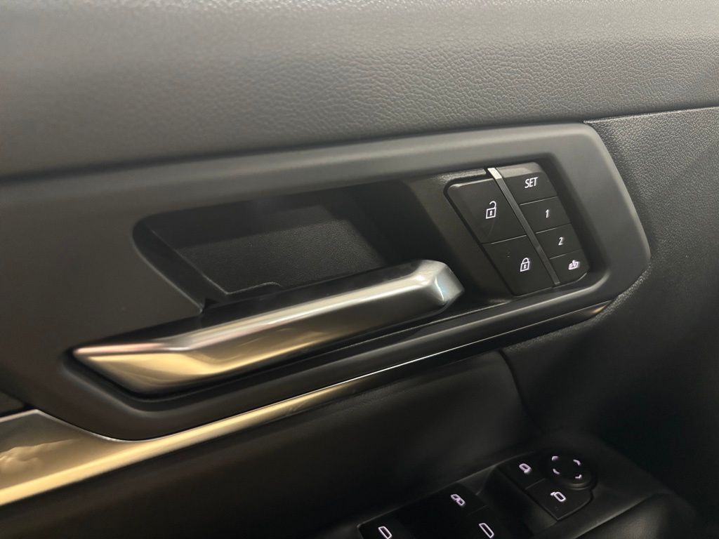 Vehicle image 24 of 39