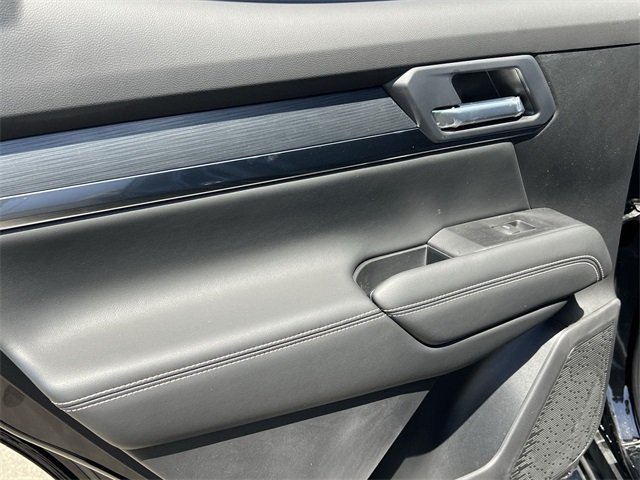 Vehicle image 22 of 27