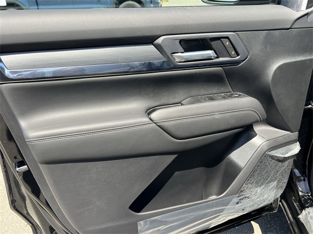 Vehicle image 10 of 27