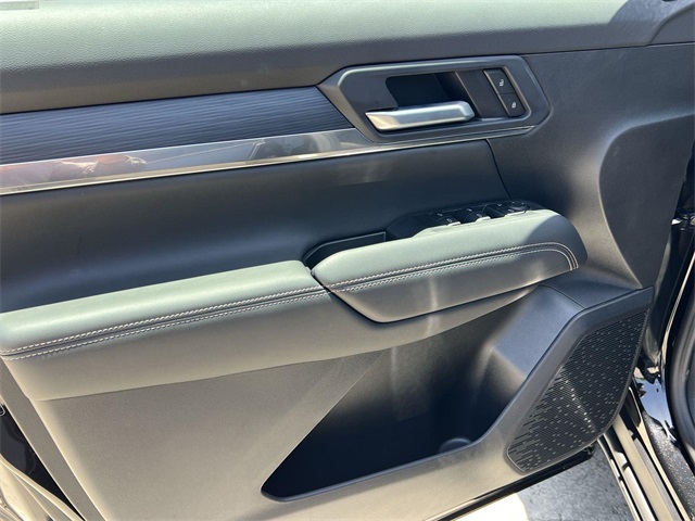 Vehicle image 20 of 26