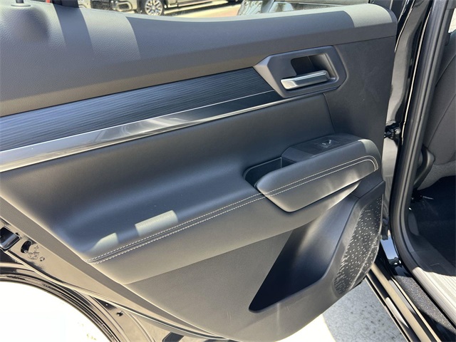 Vehicle image 21 of 26
