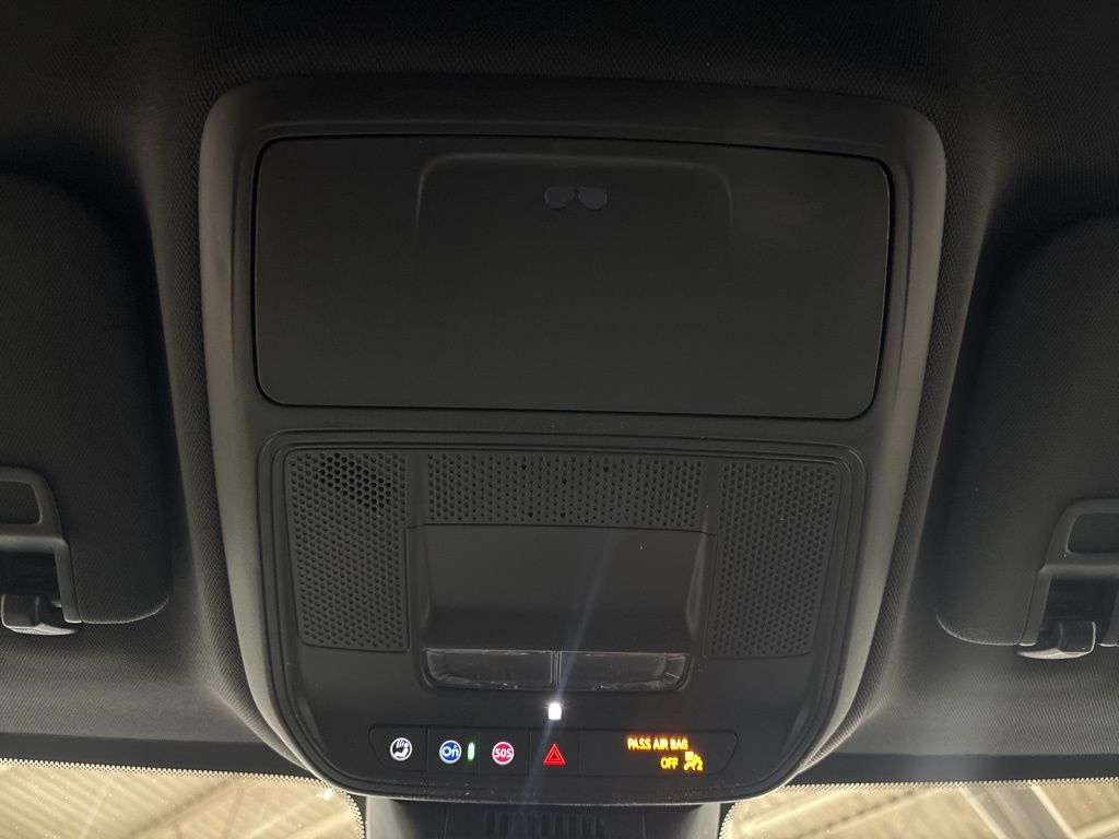 Vehicle image 23 of 52