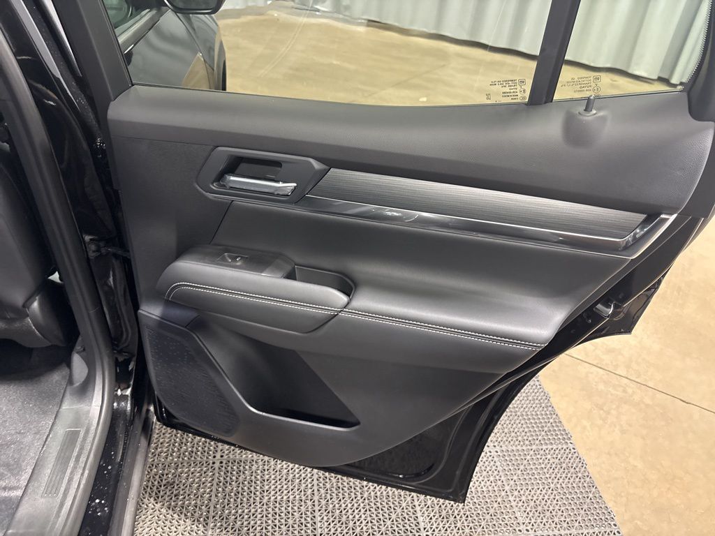 Vehicle image 37 of 52