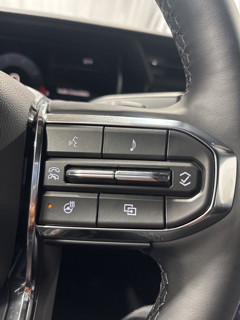 Vehicle image 25 of 52