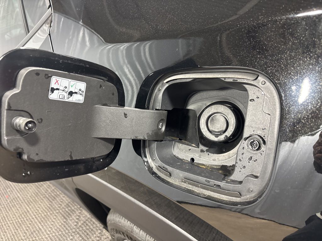 Vehicle image 15 of 52