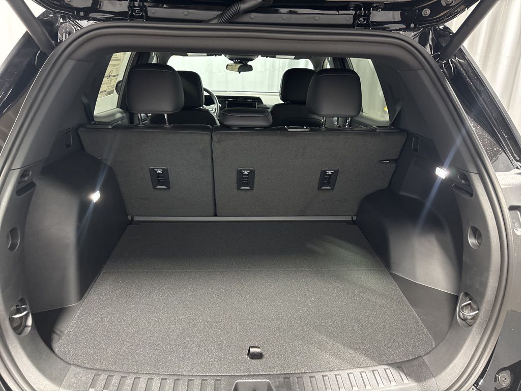 Vehicle image 40 of 52