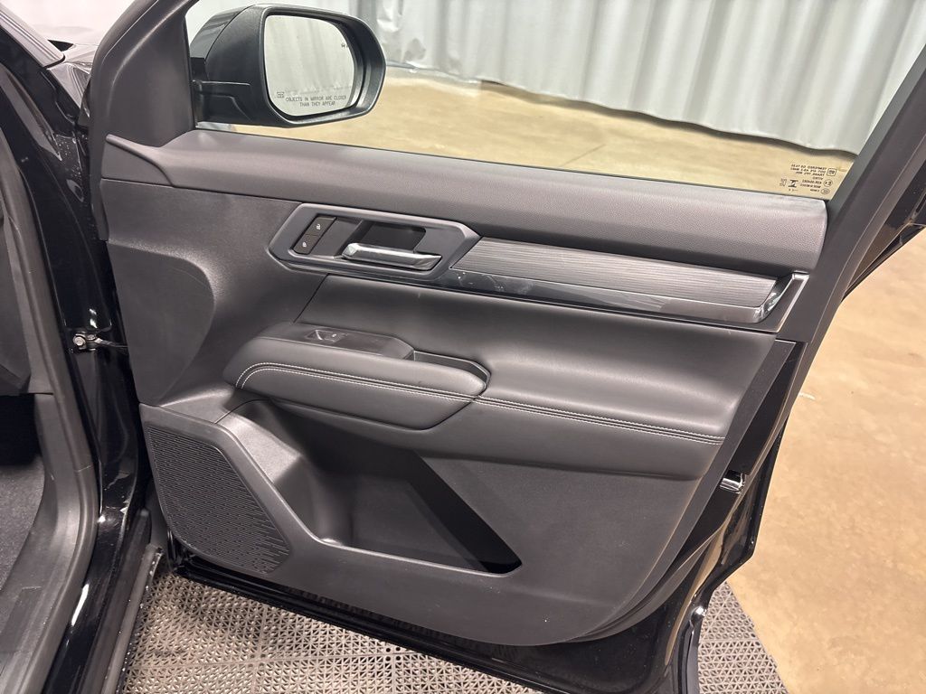 Vehicle image 34 of 52