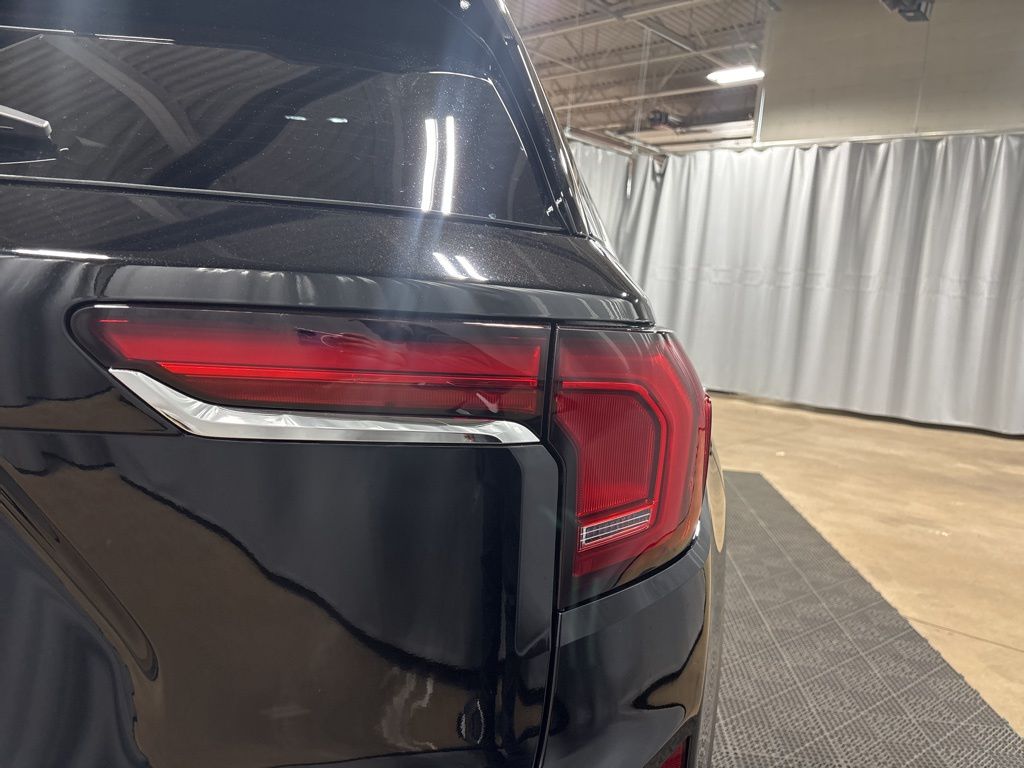 Vehicle image 13 of 52