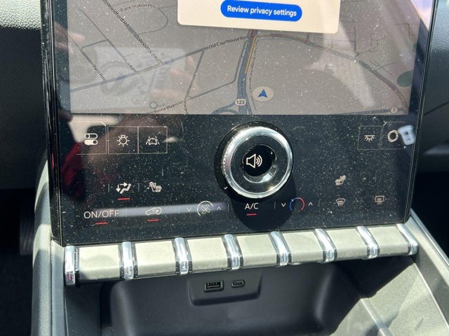 Vehicle image 13 of 25