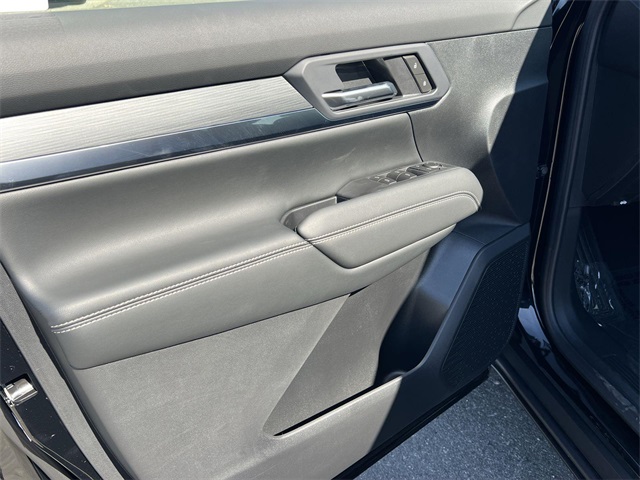 Vehicle image 22 of 27