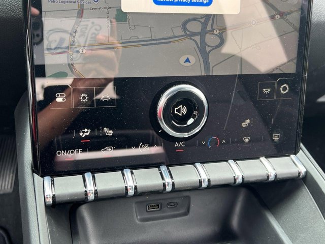 Vehicle image 13 of 21