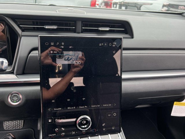 Vehicle image 10 of 21