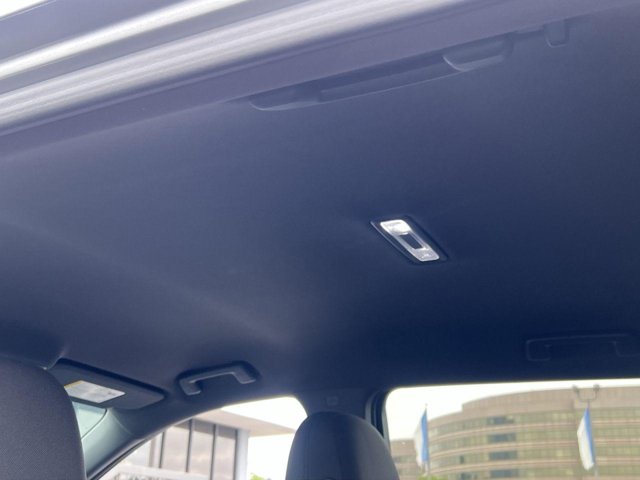 Vehicle image 16 of 22