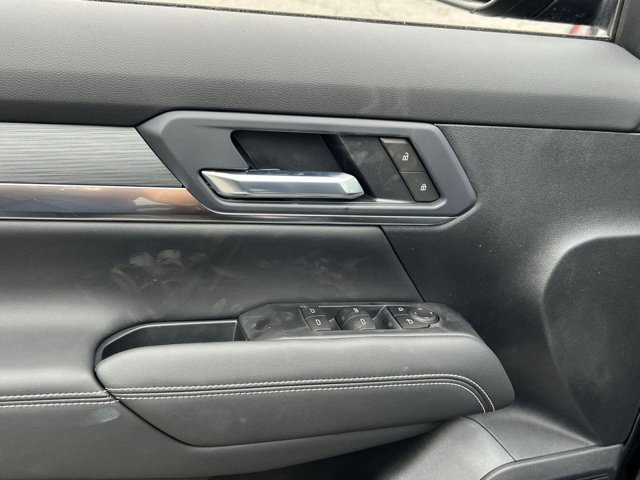 Vehicle image 7 of 22
