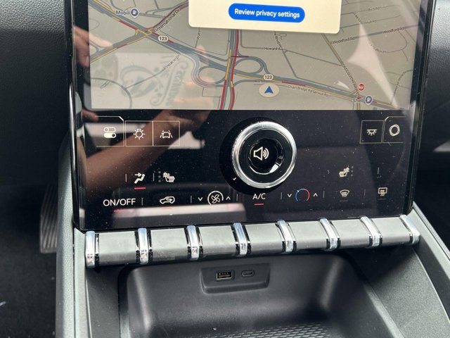 Vehicle image 13 of 22