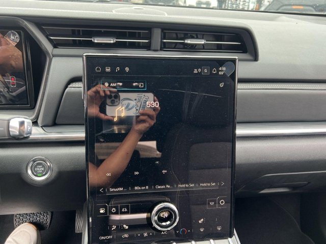 Vehicle image 10 of 22