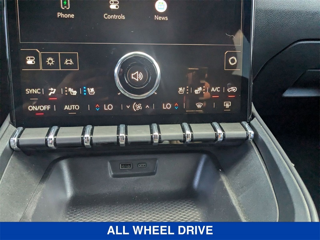Vehicle image 37 of 41