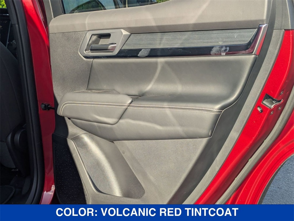 Vehicle image 40 of 42