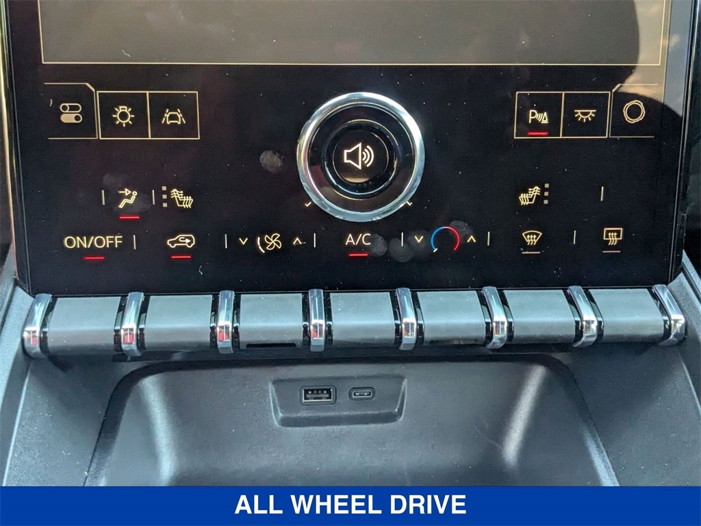 Vehicle image 38 of 42