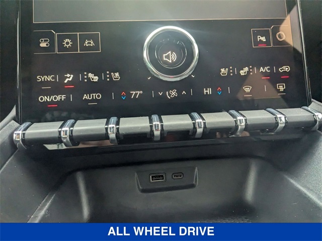 Vehicle image 27 of 42