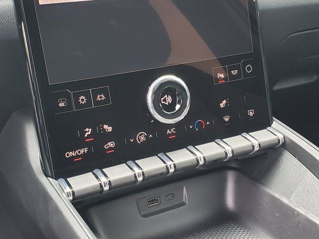 Vehicle image 11 of 13