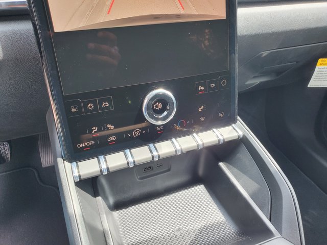 Vehicle image 12 of 14