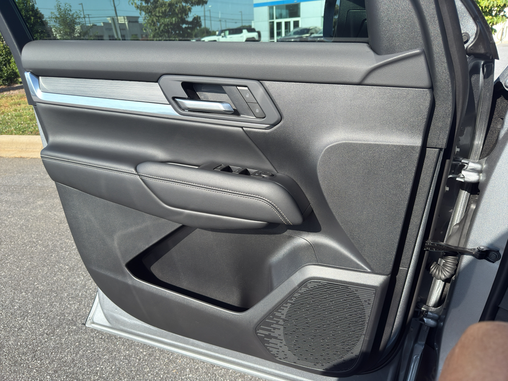 Vehicle image 17 of 22