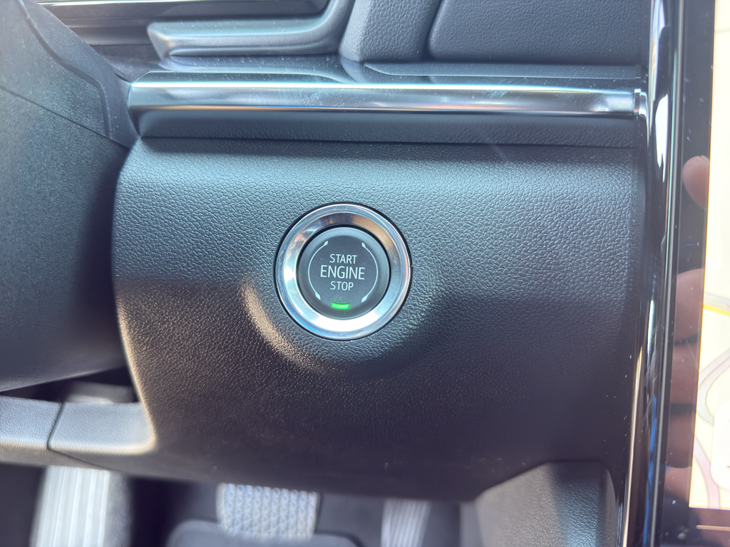 Vehicle image 20 of 22