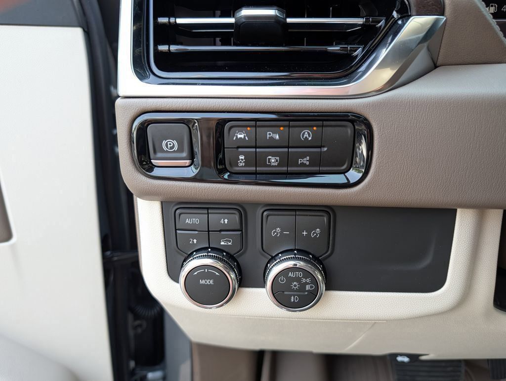 2026 GMC Yukon Denali Image 2 of 18