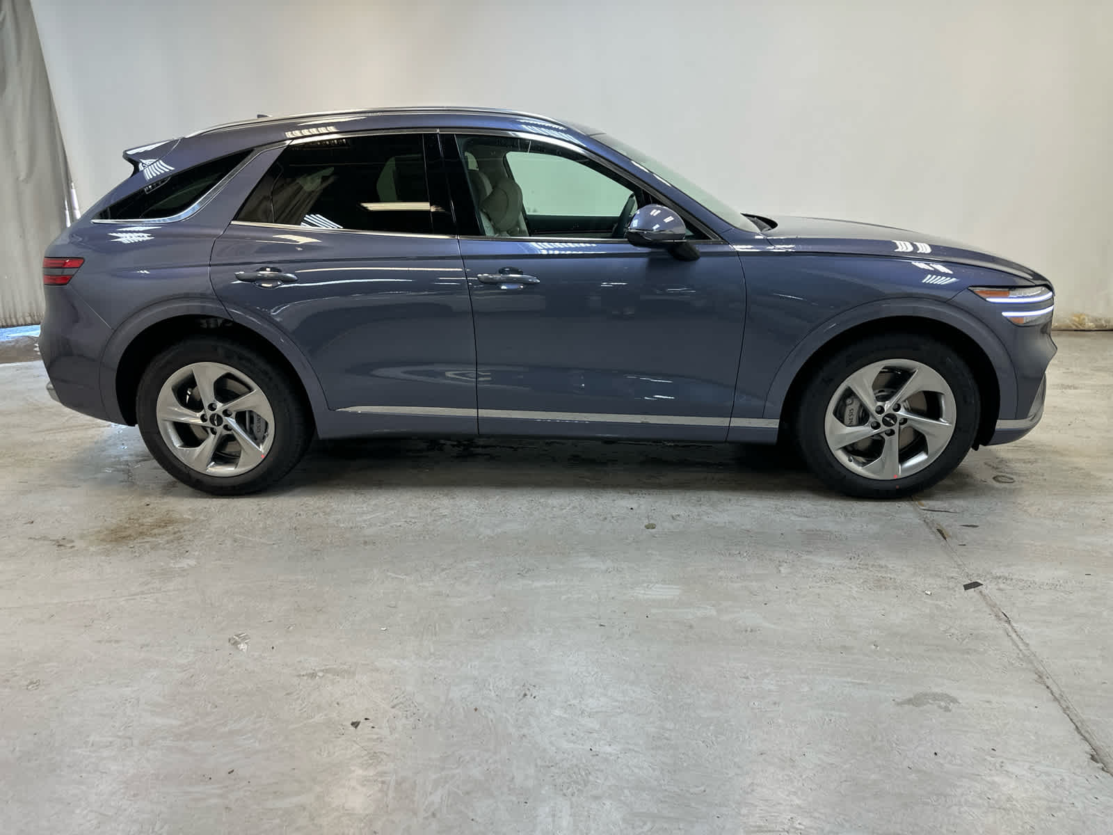 Vehicle image 4 of 19