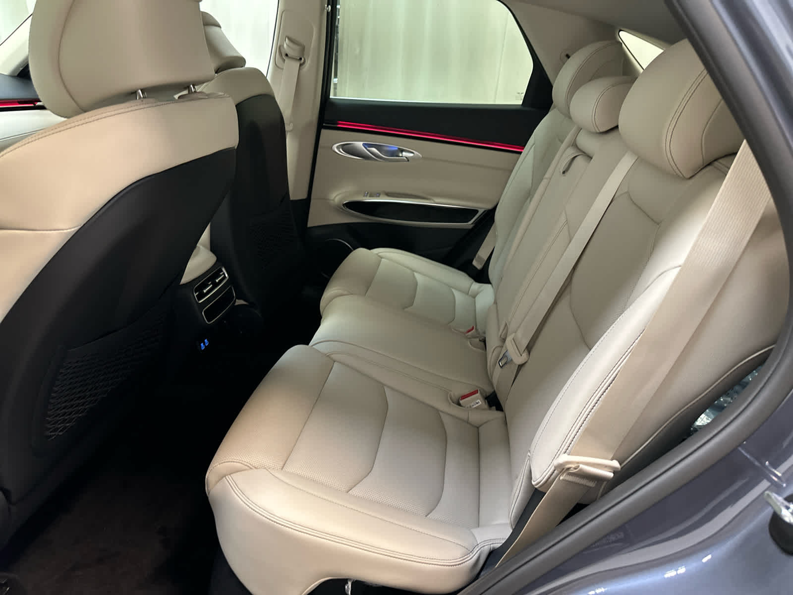 Vehicle image 9 of 19