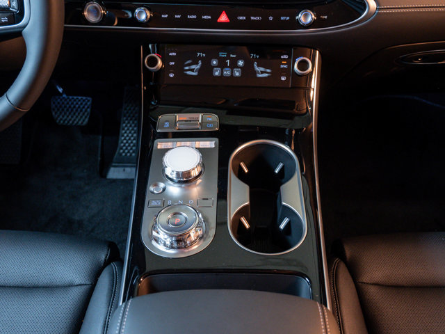 2026 Genesis GV70 2.5T Image 18 of 26