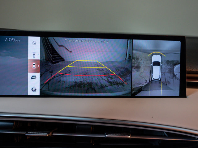 2026 Genesis GV70 2.5T Advanced Image 15 of 26