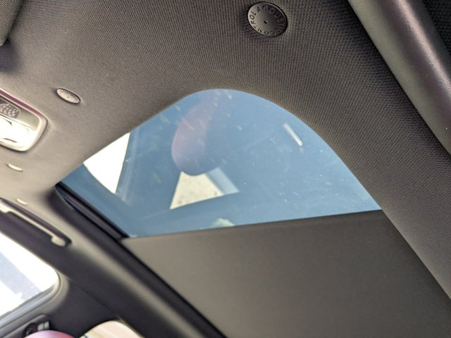 Vehicle image 24 of 32