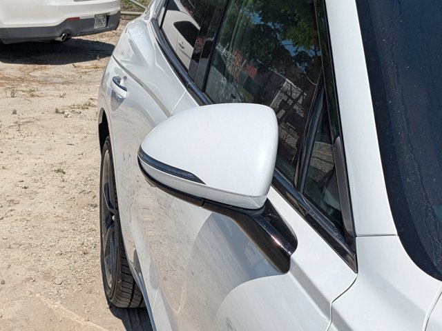 Vehicle image 31 of 32