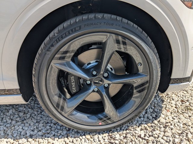Vehicle image 8 of 32