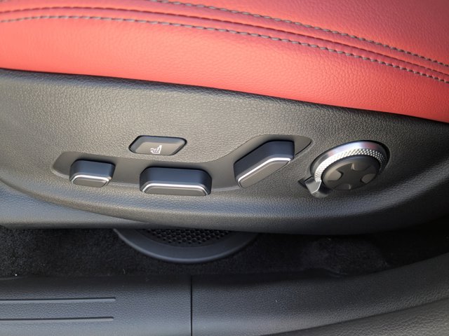 Vehicle image 22 of 32