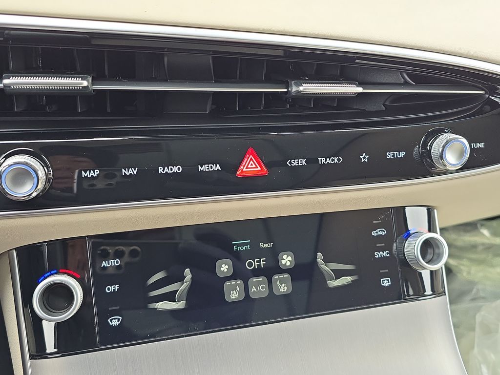 2026 Genesis GV70 2.5T Select Image 15 of 24