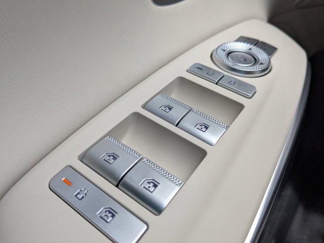 Vehicle image 22 of 31