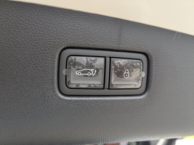 Vehicle image 24 of 31