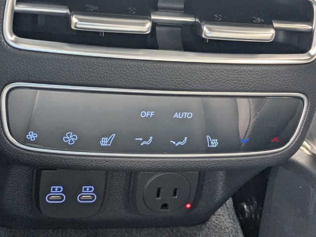 Vehicle image 27 of 31